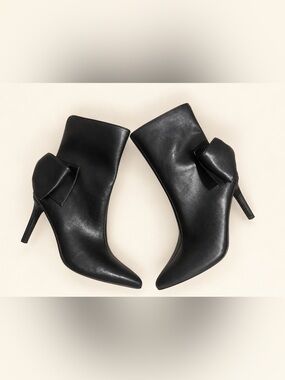 Black Bow Back Pointed-Toe Ankle Boots – Size 7.5